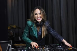 DJ Jess Benevides sacudiu o Capixaba Meeting com sucessos nacionais e internacionais